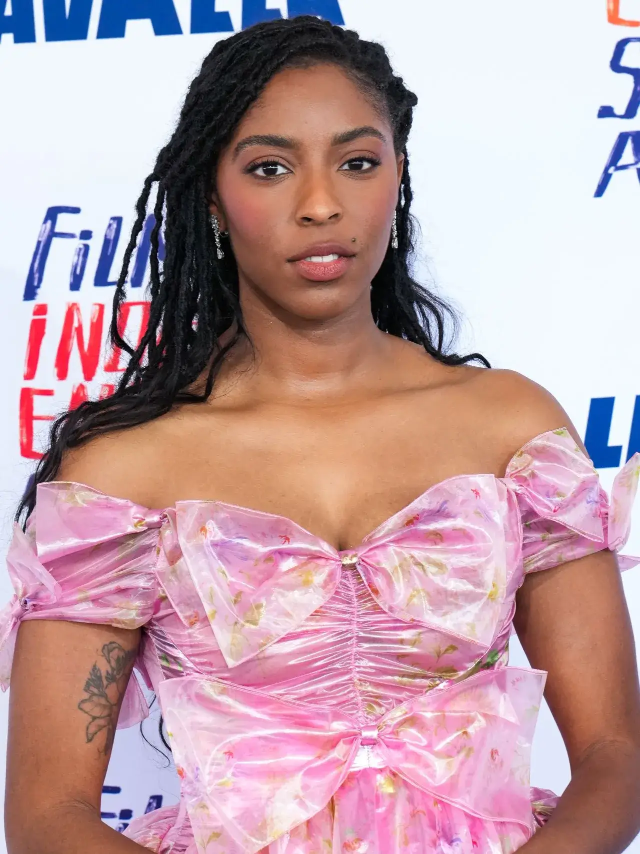 JESSICA WILLIAMS STILLS AT INDEPENDENT SPIRIT AWARDS IN SANTA MONICA 3